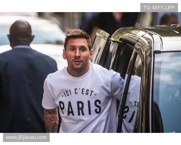 足球世界:梅西加盟巴黎,引发全球热议