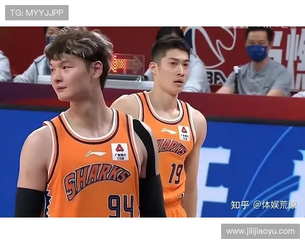 新疆广汇主场鏖战再燃强强对决上演西域篮球巅峰之夜 新疆广汇主场鏖战再燃强强对决上演西域篮球巅峰之夜