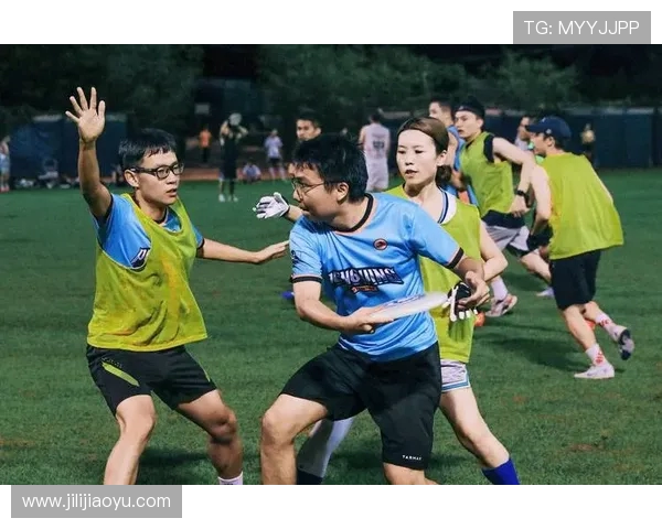 南京飞盘队在世界滑板锦标赛中的团队协作展现与精彩点评