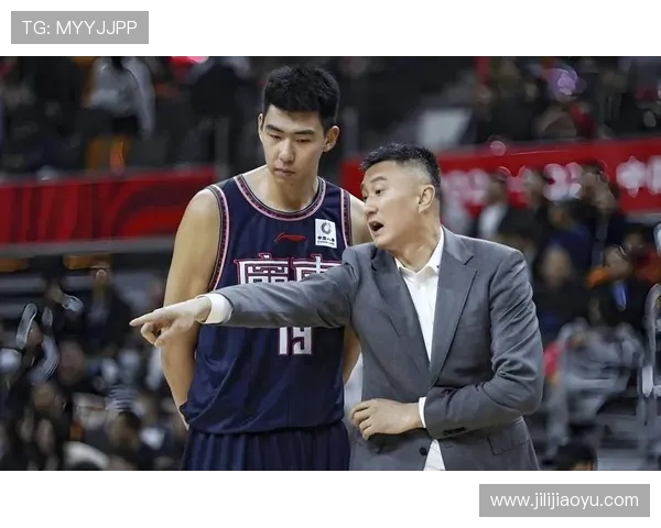 杜锋再掀篮球热潮引领中国男篮新征程展现执教智慧与团队力量