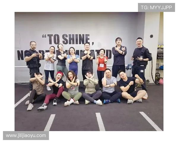 三人对九人挑战极限扛木比赛展现团队协作与力量较量