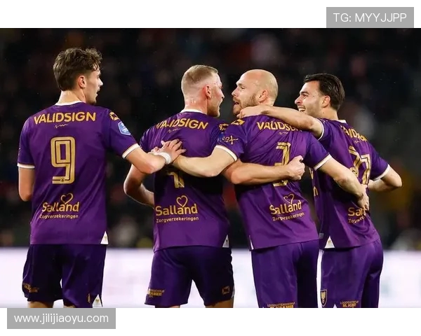 前进之鹰与阿尔克马的激烈对决揭示足球战术与团队精神的完美结合