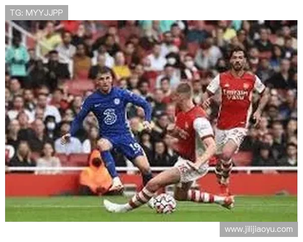 布雷达与多德勒支的激烈对决揭示足球战术与团队协作的重要性 布雷达与多德勒支的激烈对决揭示足球战术与团队协作的重要性